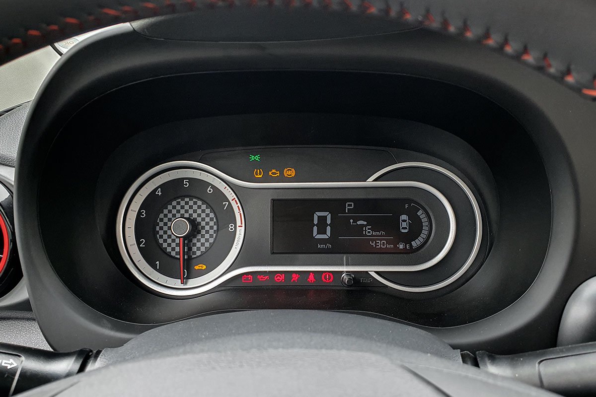 Cảnh báo áp suất lốp trên Hyundai Grand i10 2021.