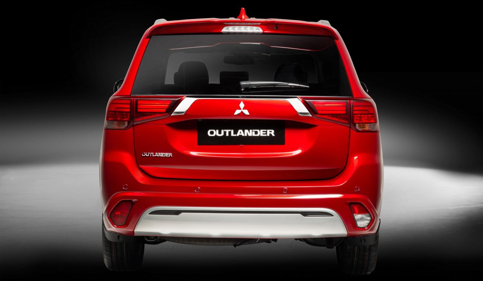 đuôi xe Mitsubishi Outlander 2022 .
